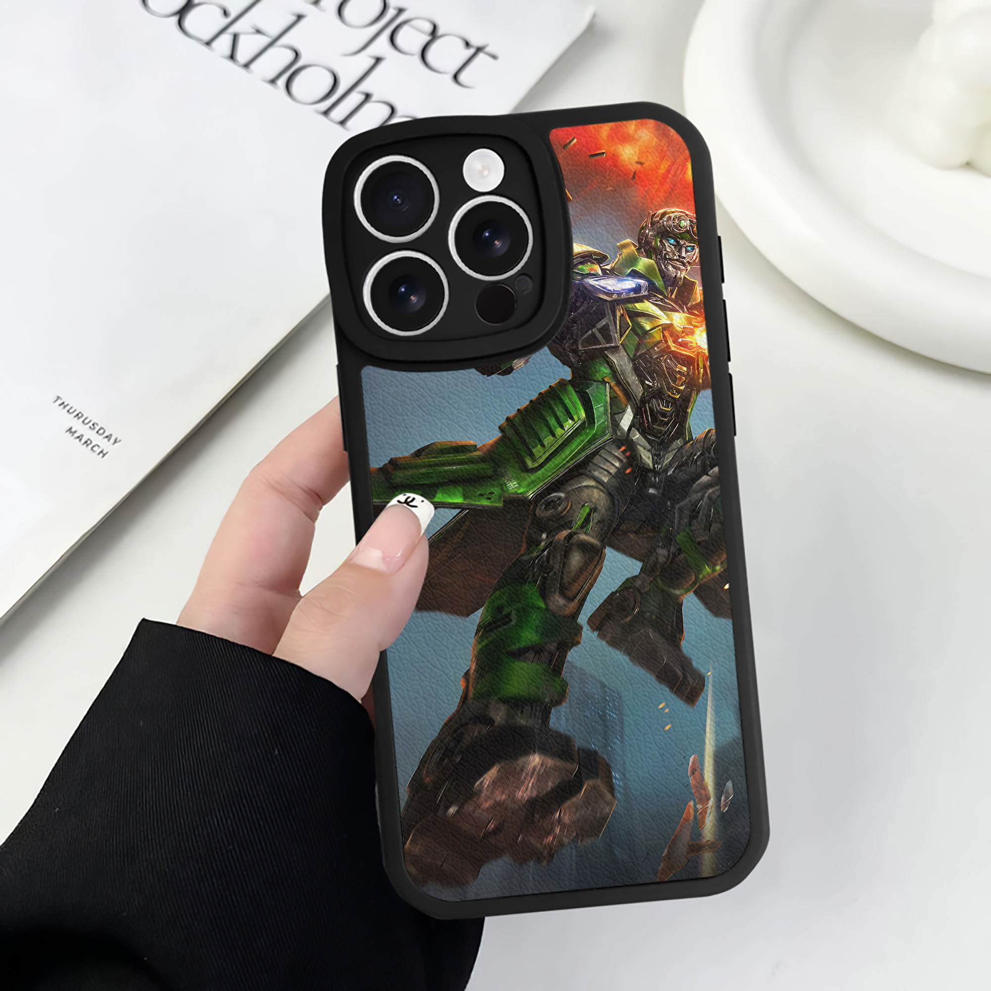 （画像用） Transformers トランスフォーマー 【iPhone 16シリーズ対応】シリコンスマホケース（レザー調） 材質：シリコン